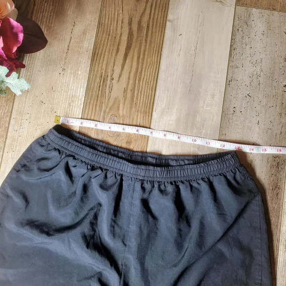 Nike Black Women's Size Medium Lightweight Running Shorts - Picture 6 of 10
